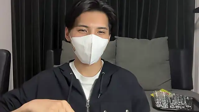 Lio kun online show from April 18, 1:12 pm