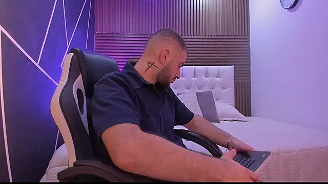 MaximusDick1  online show from March 7, 1:53 pm