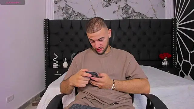 MaximusDick1  online show from May 23, 11:59 am