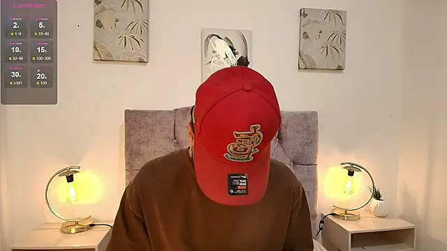 Amadeo Wild online show from April 20, 4:04 am