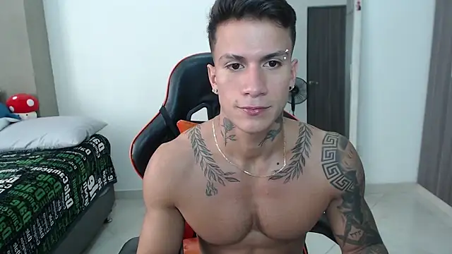 pettergrey1 online show from February 26, 3:46 pm