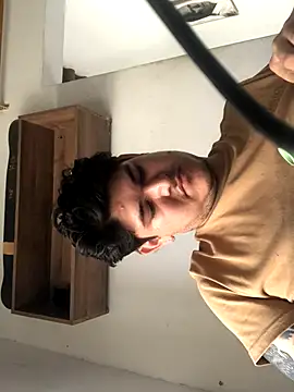 Snapshot of ELtiorick18 chatting on September 10, 7:56 pm ELtiorick18 online show from September 10, 7:56 pm
