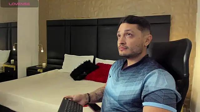 JossAckland online show from December 31, 11:42 am