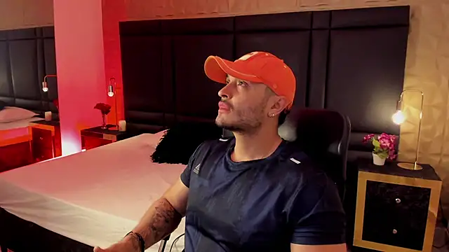 JossAckland online show from February 1, 11:43 am