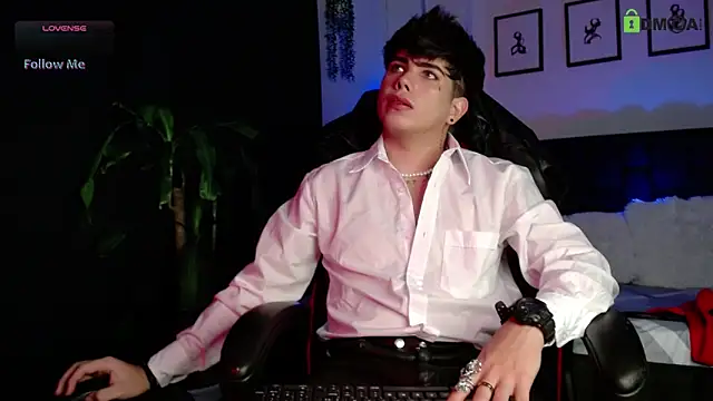 LyleBennett  online show from February 2, 11:07 am