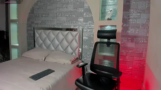 Aron Bolt online show from March 21, 3:44 am