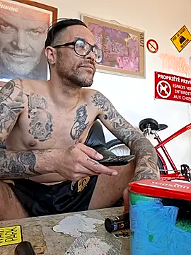 mileflav0r online show from April 4, 8:11 am