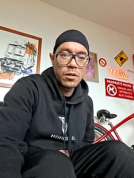 mileflav0r online show from April 13, 8:04 am