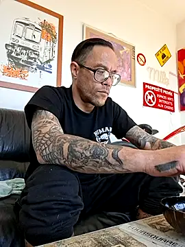 mileflav0r online show from April 14, 8:14 am