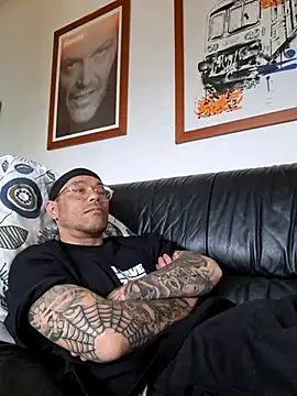 mileflav0r online show from April 12, 7:54 am