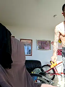 mileflav0r online show from April 6, 7:09 am