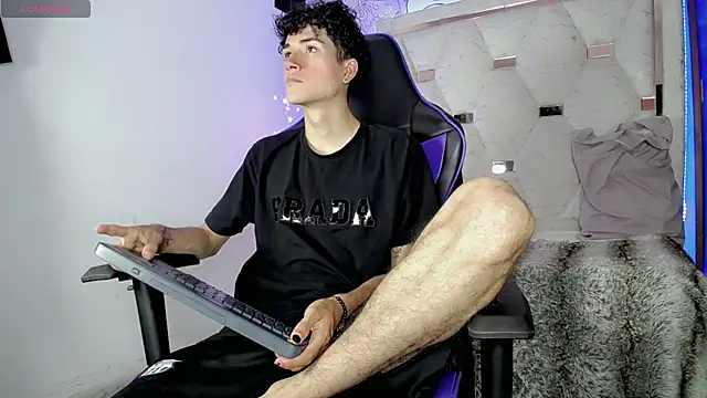 johnny cagee online show from April 12, 7:54 am