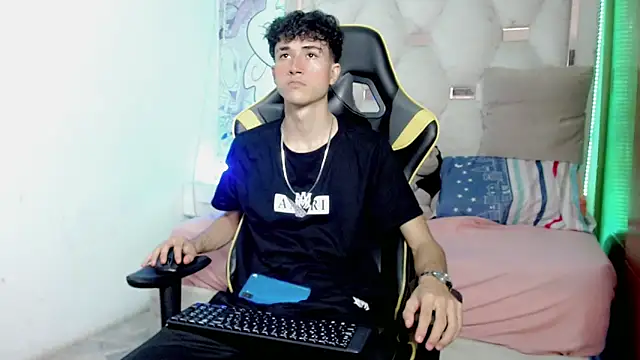 johnny cagee online show from December 18, 3:24 am