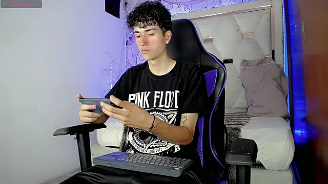 johnny cagee online show from April 14, 3:50 am