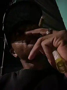 Snapshot of ElNegroRony chatting on March 23, 5:10 am ElNegroRony online show from March 23, 5:10 am