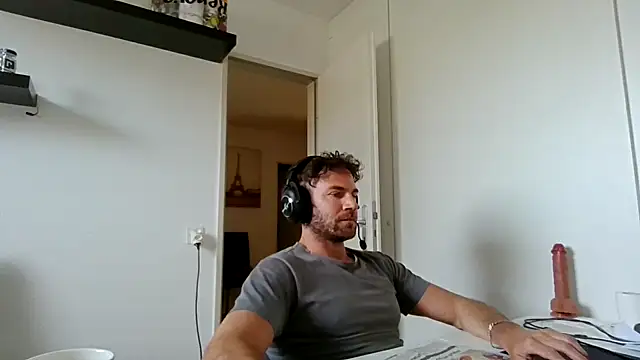 alpha-hunk online show from April 17, 12:30 pm