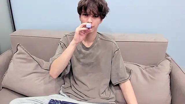 Im Shine Guy online show from December 5, 6:09 am