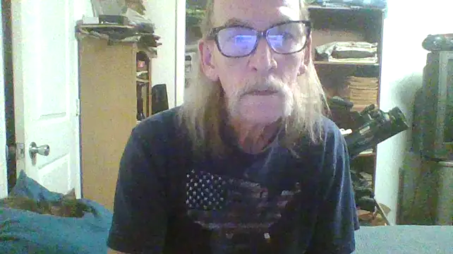 Snapshot of friendlychat1 chatting on October 9, 2:49 am friendlychat1 online show from October 9, 2:49 am