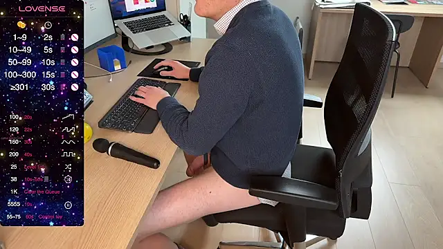 Snapshot of ikbeneendikkelul chatting on January 15, 9:13 am ikbeneendikkelul online show from January 15, 9:13 am