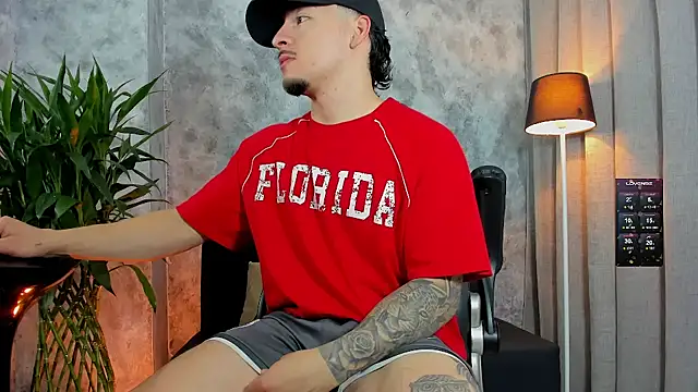 boyc022  online show from November 21, 5:45 pm