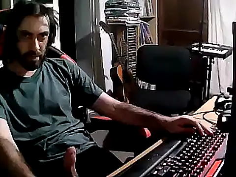 Snapshot of johnwood88 chatting on February 5, 6:56 am johnwood88 online show from February 5, 6:56 am