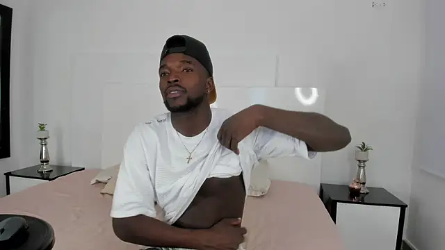 Dylan Taylor online show from December 16, 2:04 am