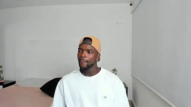 Dylan Taylor online show from March 3, 3:28 am