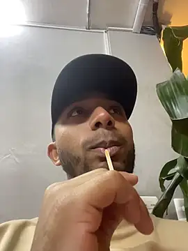 Robin Rief online show from March 10, 8:48 pm