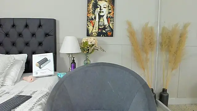 Robin Rief online show from February 7, 3:34 am