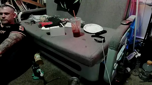 TwoFarty240 online show from March 19, 3:43 am