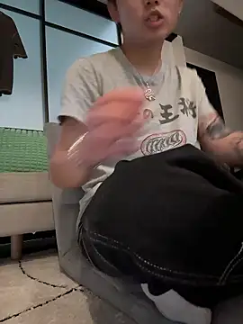 kuma0908 online show from April 15, 8:58 am