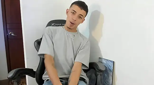 Snapshot of twink_latino5 chatting on March 16, 11:25 pm twink latino5 online show from March 16, 11:25 pm