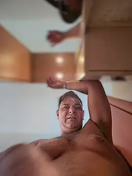 SecretlyDD online show from April 8, 9:30 am