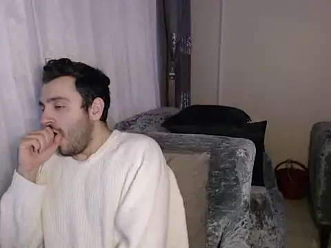 handsomeee04 online show from April 16, 11:51 pm