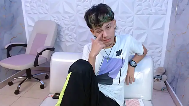 andy dan18 online show from April 7, 9:15 pm