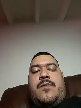 Snapshot of El_Titan1998 chatting on March 3, 2:22 am El Titan1998 online show from March 3, 2:22 am