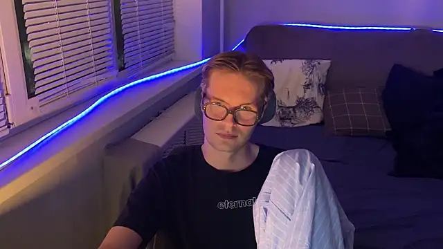 Leonnextdoor online show from January 7, 5:18 pm