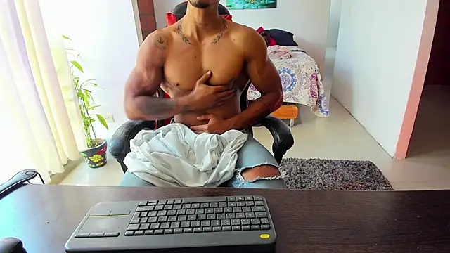 Snapshot of Adam_Valenciia chatting on September 22, 4:17 pm Adam Valenciia online show from September 22, 4:17 pm