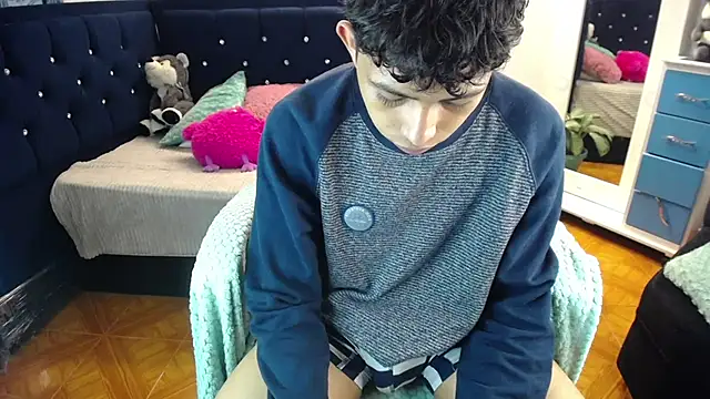 twinkmilk  online show from March 18, 9:21 pm