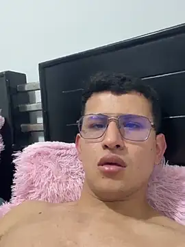 jonatanl31 online show from May 23, 9:42 pm