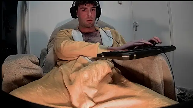 Snapshot of onesieboyx chatting on January 11, 9:25 pm onesieboyx online show from January 11, 9:25 pm