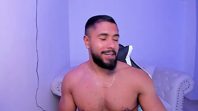 Snapshot of Santiago_huntt chatting on March 10, 9:40 pm Santiago huntt online show from March 10, 9:40 pm