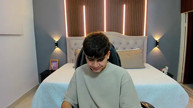 Tommy18   online show from November 4, 3:40 am