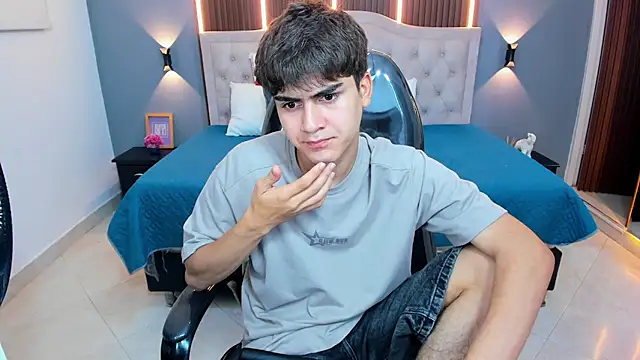 Tommy18   online show from January 18, 4:14 am