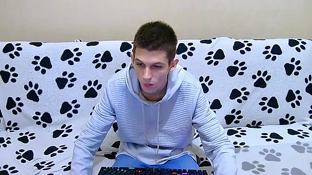 Lester Broo online show from April 1, 7:44 pm