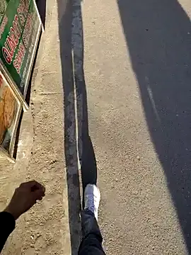 08uhj online show from April 2, 11:40 am