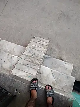 08uhj online show from April 15, 12:49 pm