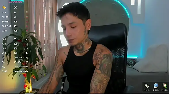 Snapshot of tattokoi chatting on March 4, 7:01 pm tattokoi online show from March 4, 7:01 pm