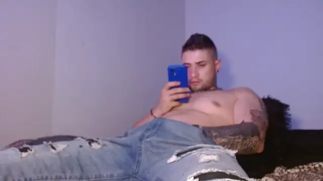 Snapshot of Lliam_2 chatting on October 8, 7:35 am Lliam 2 online show from October 8, 7:35 am