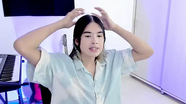 Snapshot of JordiWilld chatting on October 25, 12:23 am JordiWilld online show from October 25, 12:23 am